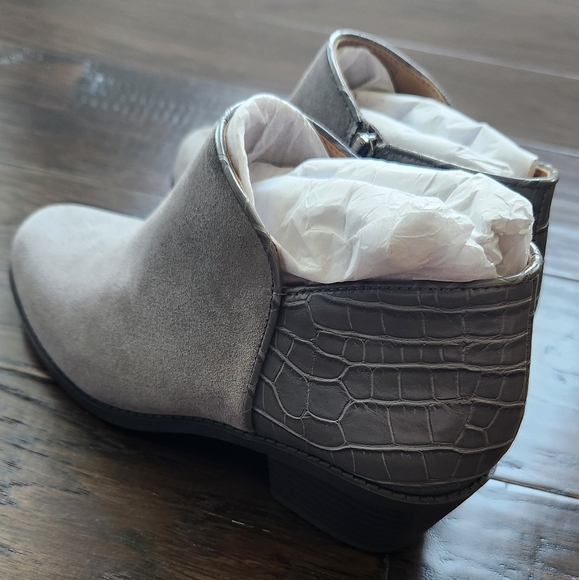 Vionic Water Repellent Suede Ankle Boots - Marissa. Size 6 M. - Picture 5 of 14
